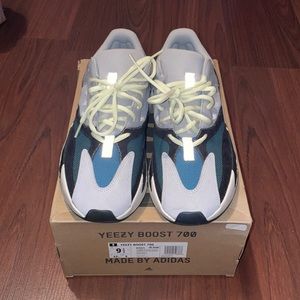 Yeezy boost 700 wave runners